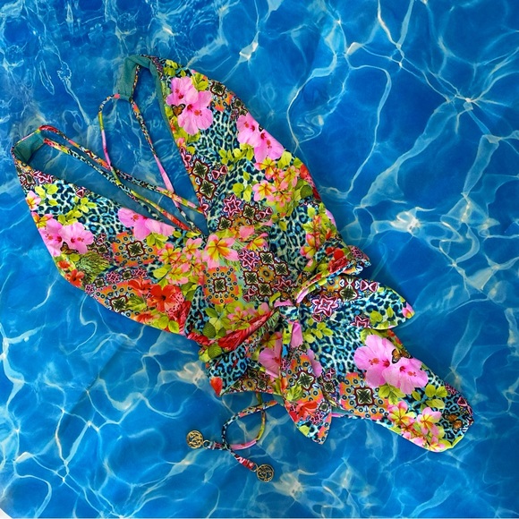 Luli Fama - LULI ISLAND - One Piece Swimsuit - Picture 7 of 8